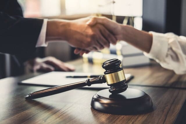 Choosing the Right Lawyer Choosing the Right Lawyer